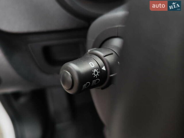 Білий Рено Кєнгу, об'ємом двигуна 0 л та пробігом 36 тис. км за 14200 $, фото 17 на Automoto.ua