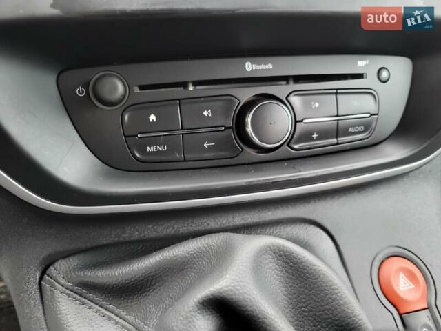 Белый Рено Кенгу, объемом двигателя 1.5 л и пробегом 200 тыс. км за 12900 $, фото 38 на Automoto.ua