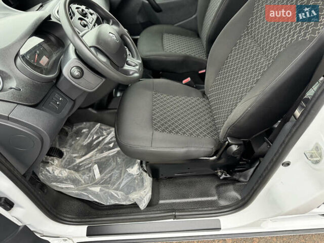 Белый Рено Кенгу, объемом двигателя 1.5 л и пробегом 71 тыс. км за 14700 $, фото 82 на Automoto.ua