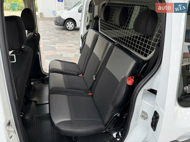 Белый Рено Кенгу, объемом двигателя 1.5 л и пробегом 117 тыс. км за 12999 $, фото 6 на Automoto.ua