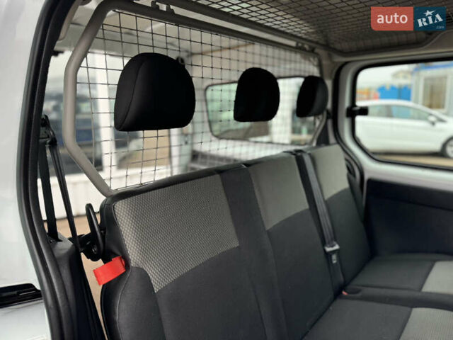 Белый Рено Кенгу, объемом двигателя 1.5 л и пробегом 71 тыс. км за 14700 $, фото 46 на Automoto.ua