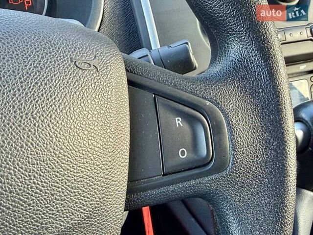 Белый Рено Кенгу, объемом двигателя 0 л и пробегом 75 тыс. км за 9999 $, фото 30 на Automoto.ua