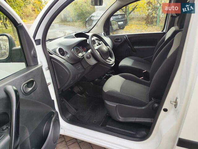 Белый Рено Кенгу, объемом двигателя 0 л и пробегом 16 тыс. км за 14700 $, фото 8 на Automoto.ua