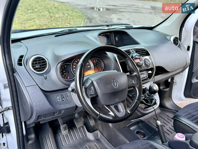 Белый Рено Кенгу, объемом двигателя 1.5 л и пробегом 201 тыс. км за 13700 $, фото 12 на Automoto.ua