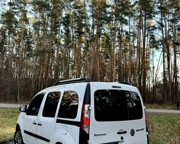 Белый Рено Кенгу, объемом двигателя 1.5 л и пробегом 201 тыс. км за 13700 $, фото 8 на Automoto.ua