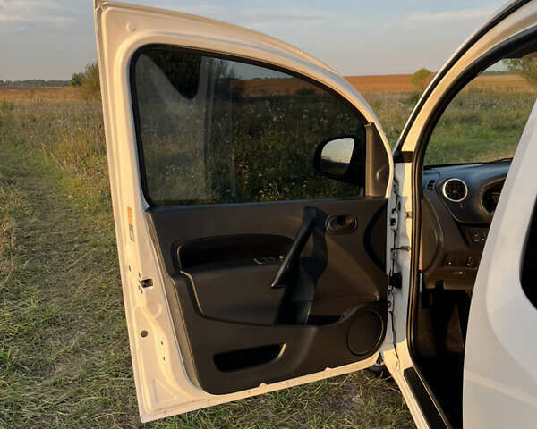 Белый Рено Кенгу, объемом двигателя 1.5 л и пробегом 233 тыс. км за 11750 $, фото 10 на Automoto.ua