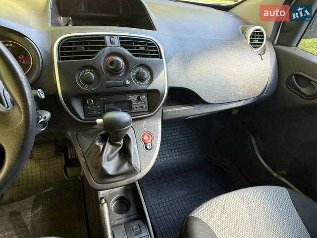 Білий Рено Кєнгу, об'ємом двигуна 0 л та пробігом 12 тис. км за 11300 $, фото 25 на Automoto.ua