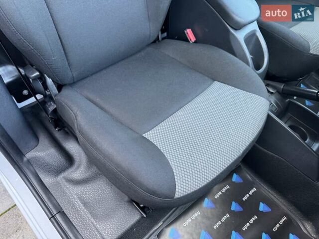 Белый Рено Кенгу, объемом двигателя 0 л и пробегом 39 тыс. км за 10500 $, фото 27 на Automoto.ua