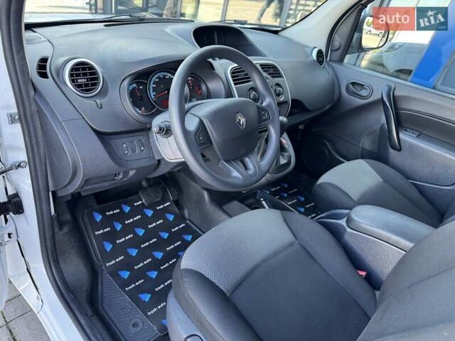 Белый Рено Кенгу, объемом двигателя 0 л и пробегом 39 тыс. км за 10500 $, фото 18 на Automoto.ua