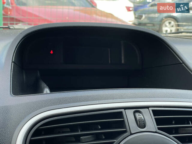 Белый Рено Кенгу, объемом двигателя 1.5 л и пробегом 233 тыс. км за 11999 $, фото 47 на Automoto.ua