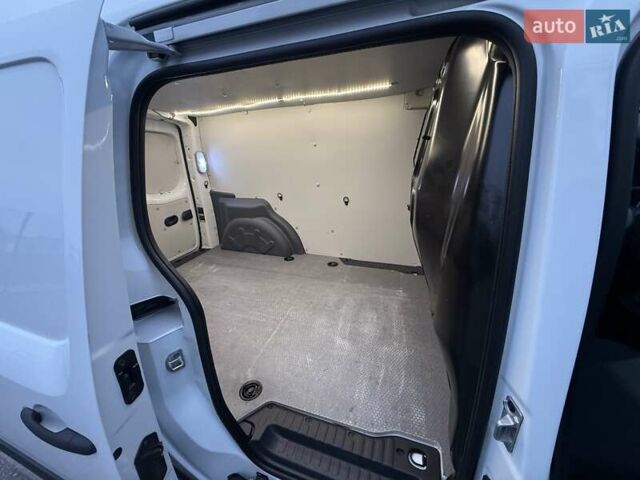 Белый Рено Кенгу, объемом двигателя 0 л и пробегом 61 тыс. км за 11900 $, фото 33 на Automoto.ua