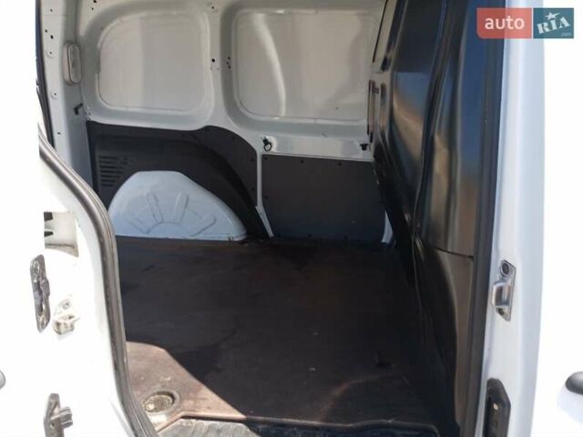 Білий Рено Кєнгу, об'ємом двигуна 1.5 л та пробігом 176 тис. км за 12500 $, фото 4 на Automoto.ua