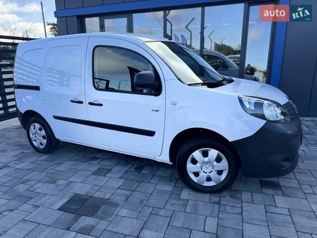 Белый Рено Кенгу, объемом двигателя 0 л и пробегом 39 тыс. км за 10500 $, фото 5 на Automoto.ua