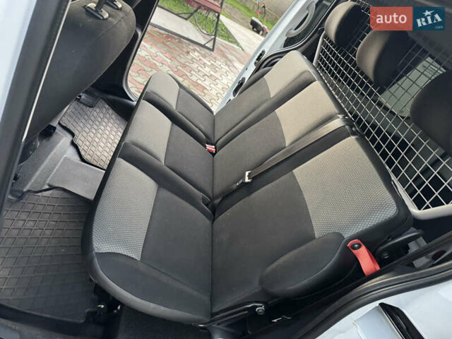 Белый Рено Кенгу, объемом двигателя 1.5 л и пробегом 138 тыс. км за 14700 $, фото 13 на Automoto.ua