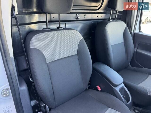 Белый Рено Кенгу, объемом двигателя 0 л и пробегом 39 тыс. км за 10500 $, фото 26 на Automoto.ua