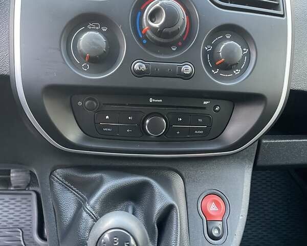 Белый Рено Кенгу, объемом двигателя 1.5 л и пробегом 133 тыс. км за 12350 $, фото 17 на Automoto.ua