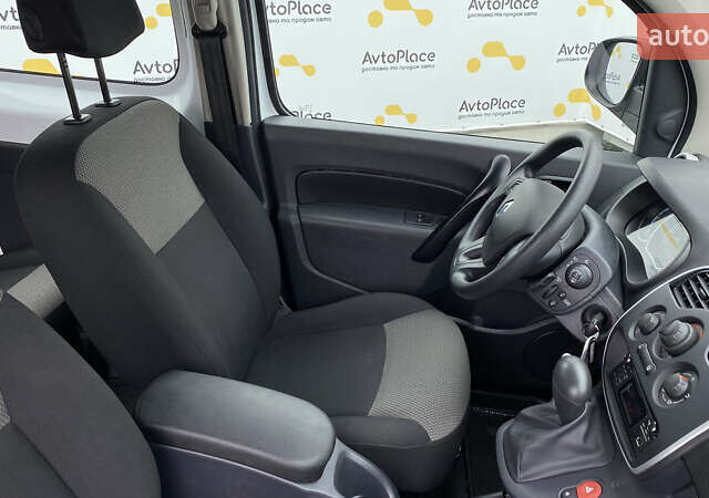 Белый Рено Кенгу, объемом двигателя 0 л и пробегом 18 тыс. км за 13500 $, фото 33 на Automoto.ua