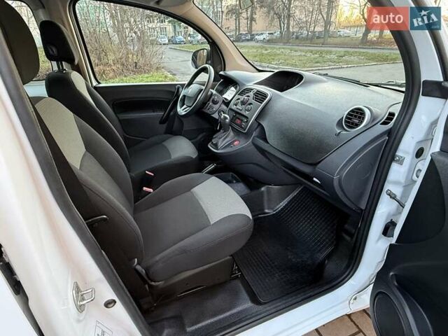 Белый Рено Кенгу, объемом двигателя 0 л и пробегом 16 тыс. км за 13500 $, фото 21 на Automoto.ua