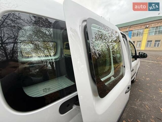 Білий Рено Кєнгу, об'ємом двигуна 0 л та пробігом 32 тис. км за 14900 $, фото 32 на Automoto.ua