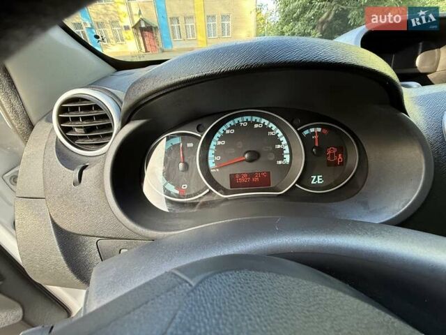 Белый Рено Кенгу, объемом двигателя 0 л и пробегом 15 тыс. км за 13600 $, фото 25 на Automoto.ua