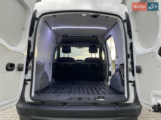 Білий Рено Кєнгу, об'ємом двигуна 1.5 л та пробігом 221 тис. км за 9700 $, фото 51 на Automoto.ua