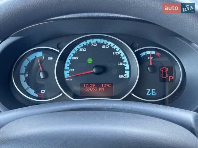 Белый Рено Кенгу, объемом двигателя 0 л и пробегом 39 тыс. км за 10500 $, фото 16 на Automoto.ua