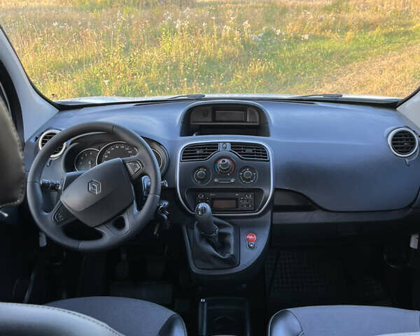 Белый Рено Кенгу, объемом двигателя 1.5 л и пробегом 233 тыс. км за 11750 $, фото 19 на Automoto.ua