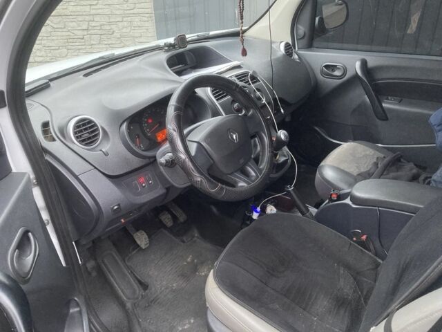 Білий Рено Кєнгу, об'ємом двигуна 1.5 л та пробігом 240 тис. км за 10000 $, фото 4 на Automoto.ua