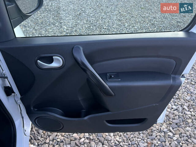 Білий Рено Кєнгу, об'ємом двигуна 1.5 л та пробігом 190 тис. км за 10800 $, фото 14 на Automoto.ua