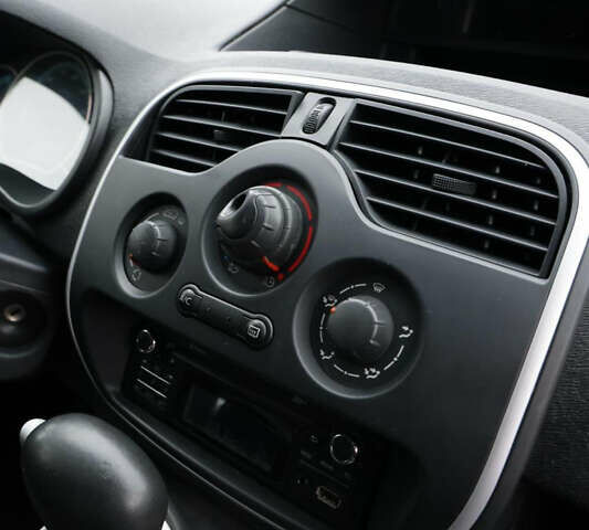 Рено Кенгу 2019 в Харькове на Automoto.ua Белый Рено Кенгу, объемом двигателя 0 л и пробегом 130 тыс. км за 9900 $, фото 67 на Automoto.ua