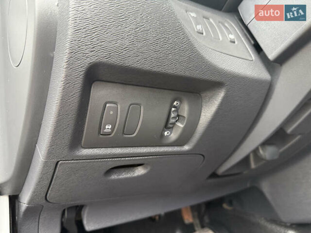 Белый Рено Кенгу, объемом двигателя 1.5 л и пробегом 210 тыс. км за 12300 $, фото 62 на Automoto.ua