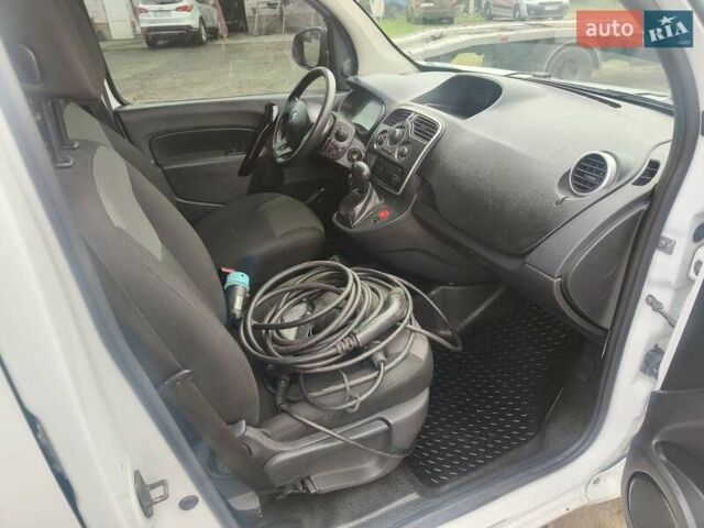 Білий Рено Кєнгу, об'ємом двигуна 0 л та пробігом 80 тис. км за 10850 $, фото 7 на Automoto.ua