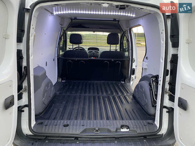 Білий Рено Кєнгу, об'ємом двигуна 1.5 л та пробігом 221 тис. км за 9700 $, фото 50 на Automoto.ua