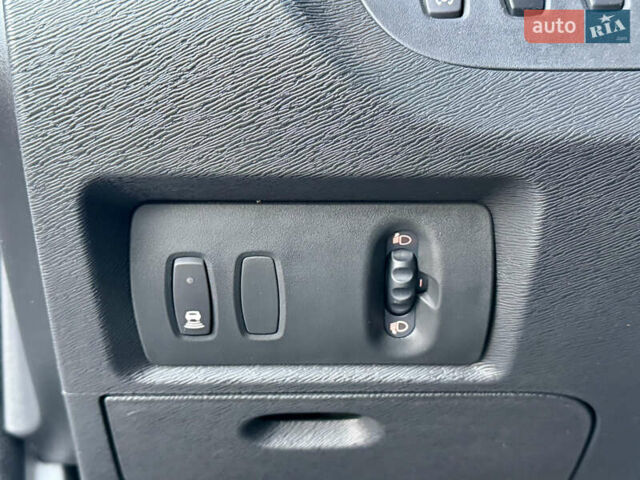 Белый Рено Кенгу, объемом двигателя 1.5 л и пробегом 201 тыс. км за 13700 $, фото 15 на Automoto.ua