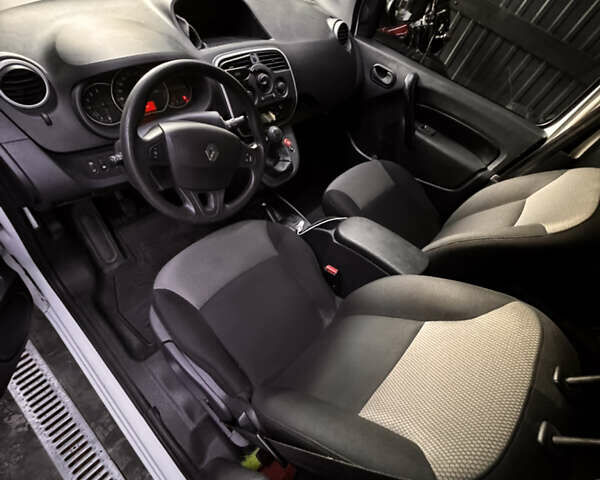 Белый Рено Кенгу, объемом двигателя 1.46 л и пробегом 190 тыс. км за 9600 $, фото 4 на Automoto.ua