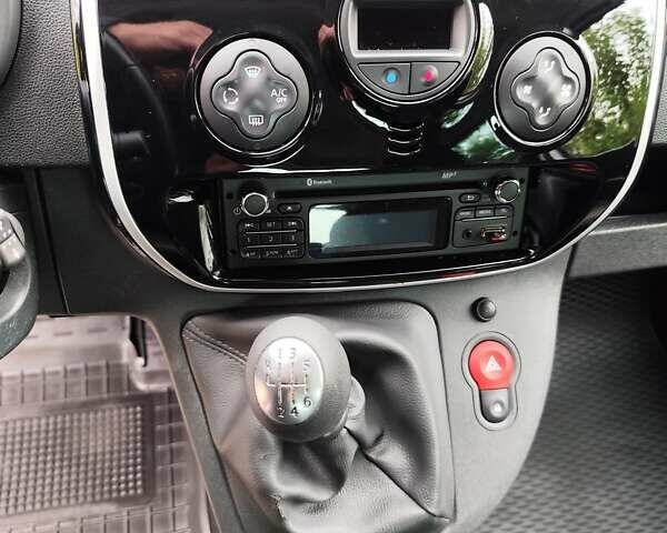 Рено Кенгу 2019 в Дубно на Automoto.ua Белый Рено Кенгу, объемом двигателя 1.5 л и пробегом 193 тыс. км за 15500 $, фото 16 на Automoto.ua