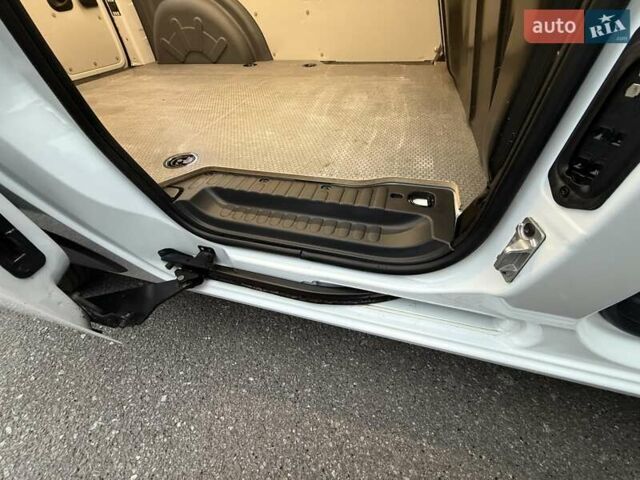 Белый Рено Кенгу, объемом двигателя 0 л и пробегом 61 тыс. км за 11900 $, фото 34 на Automoto.ua