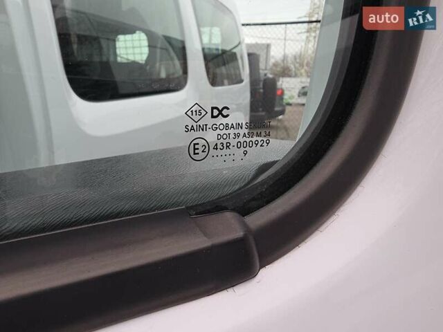 Белый Рено Кенгу, объемом двигателя 0 л и пробегом 26 тыс. км за 14100 $, фото 50 на Automoto.ua