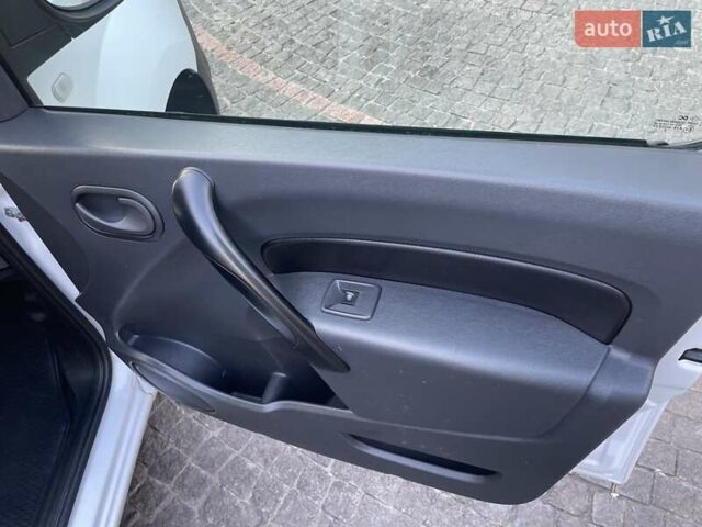 Белый Рено Кенгу, объемом двигателя 1.5 л и пробегом 133 тыс. км за 12350 $, фото 9 на Automoto.ua