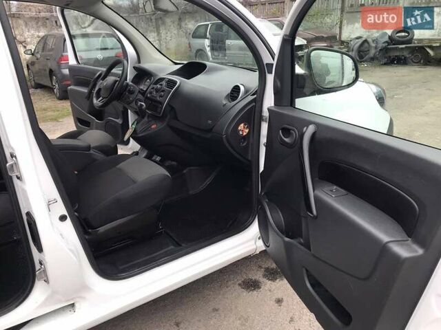 Белый Рено Кенгу, объемом двигателя 0 л и пробегом 135 тыс. км за 11855 $, фото 8 на Automoto.ua