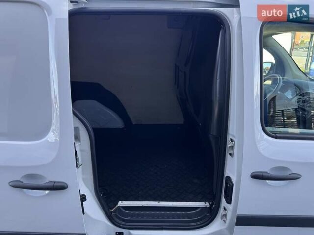 Белый Рено Кенгу, объемом двигателя 0 л и пробегом 39 тыс. км за 10500 $, фото 24 на Automoto.ua