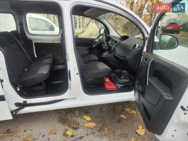 Белый Рено Кенгу, объемом двигателя 0 л и пробегом 16 тыс. км за 14700 $, фото 12 на Automoto.ua