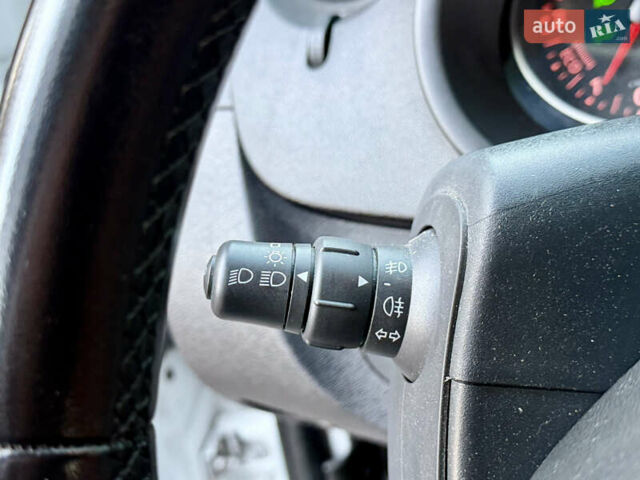 Белый Рено Кенгу, объемом двигателя 1.5 л и пробегом 201 тыс. км за 13700 $, фото 16 на Automoto.ua