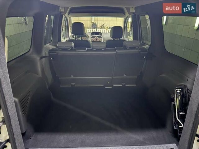Рено Кенгу 2019 в Умани на Automoto.ua Белый Рено Кенгу, объемом двигателя 1.5 л и пробегом 264 тыс. км за 14500 $, фото 12 на Automoto.ua