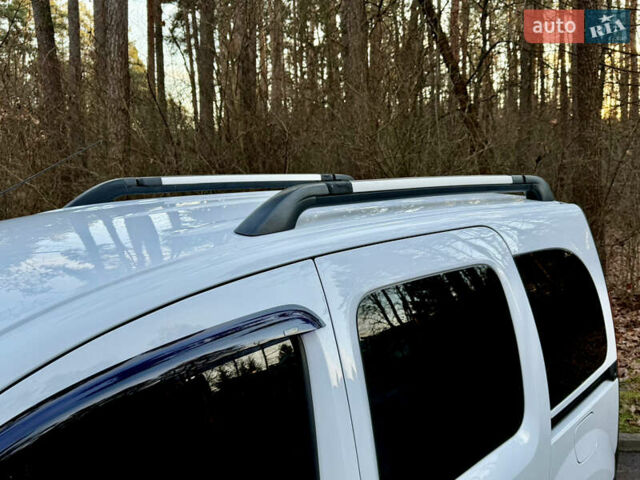 Белый Рено Кенгу, объемом двигателя 1.5 л и пробегом 201 тыс. км за 13700 $, фото 10 на Automoto.ua