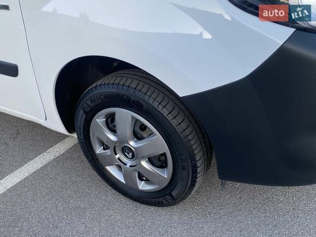 Білий Рено Кєнгу, об'ємом двигуна 0 л та пробігом 30 тис. км за 12500 $, фото 15 на Automoto.ua