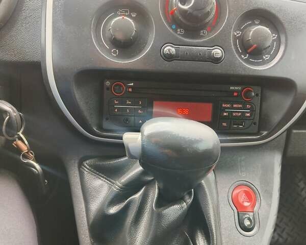 Білий Рено Кєнгу, об'ємом двигуна 0 л та пробігом 80 тис. км за 10850 $, фото 3 на Automoto.ua