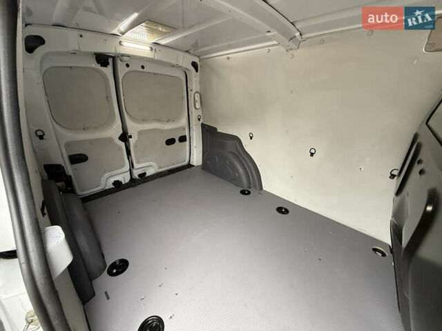 Белый Рено Кенгу, объемом двигателя 1.5 л и пробегом 210 тыс. км за 12300 $, фото 26 на Automoto.ua