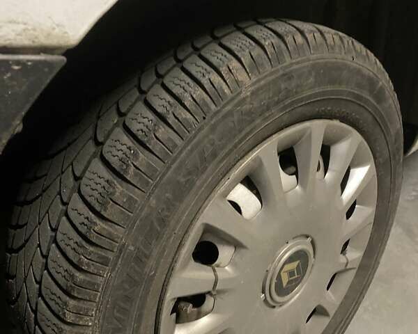 Білий Рено Кєнгу, об'ємом двигуна 1.5 л та пробігом 205 тис. км за 10000 $, фото 3 на Automoto.ua