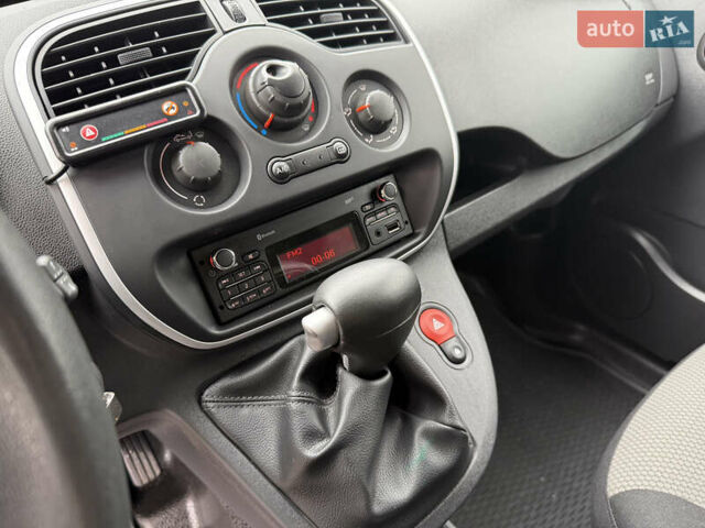 Белый Рено Кенгу, объемом двигателя 1.5 л и пробегом 210 тыс. км за 12300 $, фото 60 на Automoto.ua